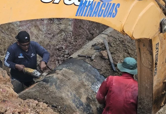 MinAguas realiza mantenimiento correctivo en tubería de agua potable en Zulia