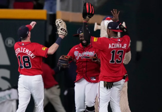 Bravos eliminan a Filis a fuerza de jonrones y se citan con los Dodgers