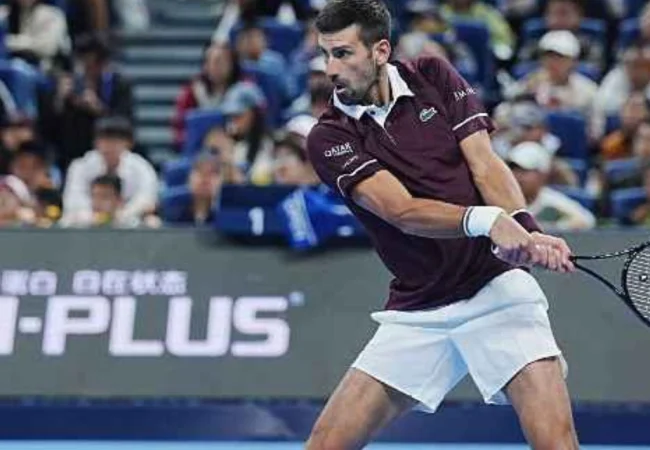 Djokovic alcanza los cuartos de final en Pekín e iguala una marca histórica de Nadal