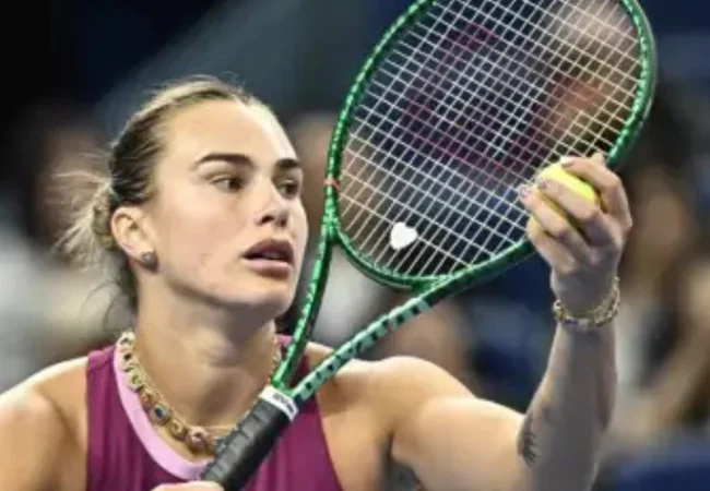 Aryna Sabalenka reaparece con firmeza y avanza a la tercera ronda de Pekín