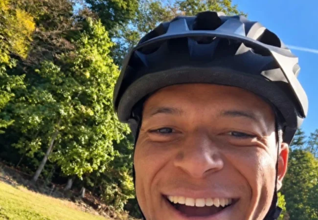 Nueva polémica con Mbappé: se graba en bici estando lesionado tras los avisos de Mourinho