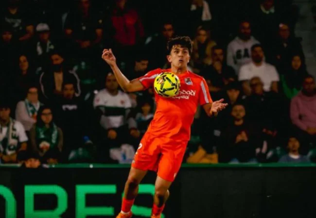 Jon Aramburu sufre una lesión muscular y enciende las alarmas en la Real Sociedad