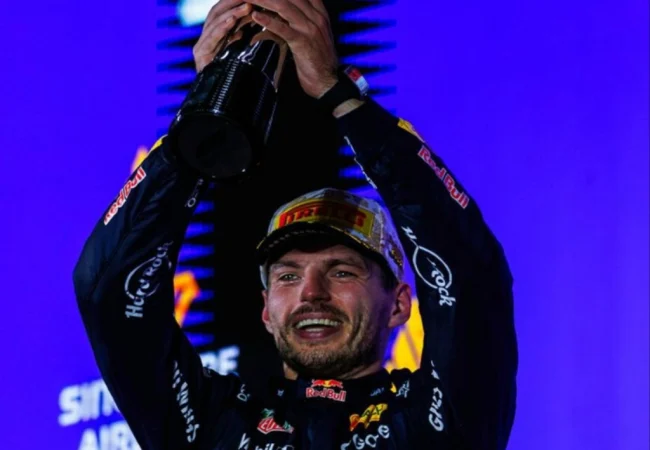 Max Verstappen triunfa por primera vez en Singapur y firma un fin de semana perfecto