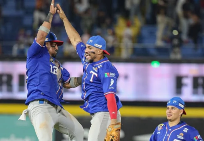 Tiburones arranca la temporada 2026-2027 de la LVBP con triunfo sobre el campeón Magallanes en Valencia