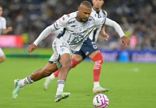 Salomón Rondón hace historia al batir el récord goleador de Pachuca en torneos cortos