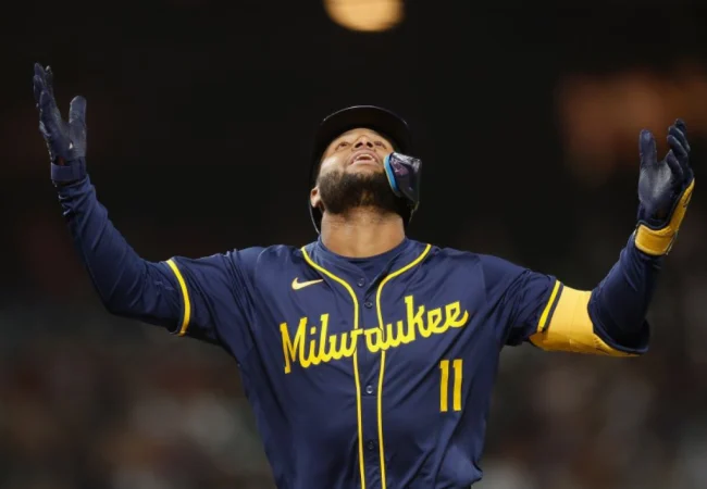 A un triunfo de la corona: Jackson Chourio y William Contreras guían a los Cerveceros en la Serie Mundial