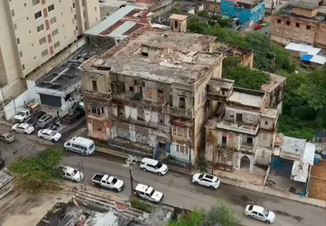 Autoridades de Maracaibo tras demolición controlada: "Esta edificación era un riesgo para la comunidad"