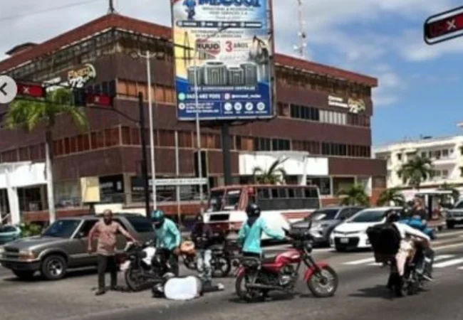Choque entre dos motos paralizó la calle 72 con Delicias: Dejó un herido