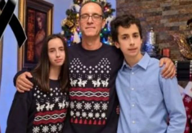 Padre asesinó a sus hijos gemelos y luego se quita la vida