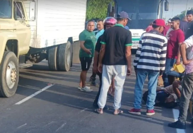 Motorizado resultó herido tras impactar contra un camión en la C-3
