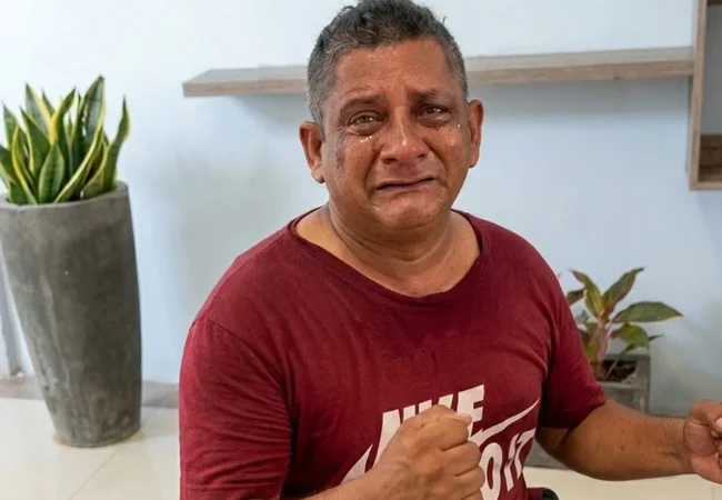 De rodillas padre clama ayuda para costear el tratamiento de su hijo internado en Maracaibo