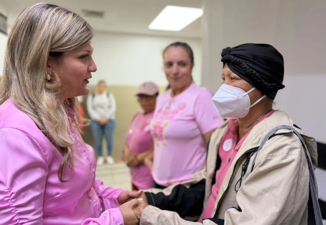 La primera dama Roselyn López de Caldera encabeza jornada de atención especializada a pacientes oncológicos en el Zulia