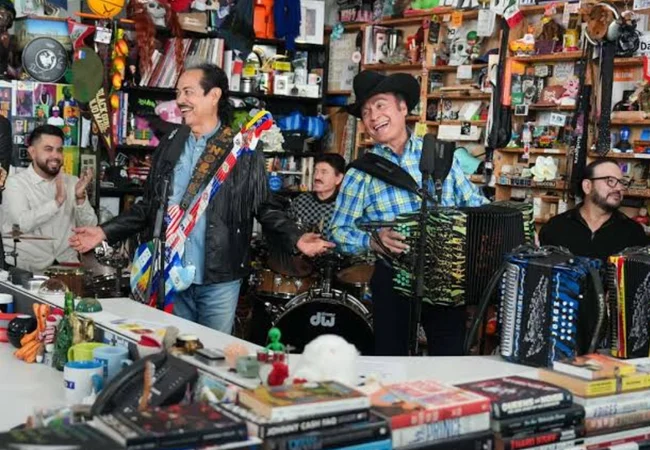"Somos más americanos que todititos los gringos": Orgullo, resistencia y polémica en el Tiny Desk de Los Tigres del Norte