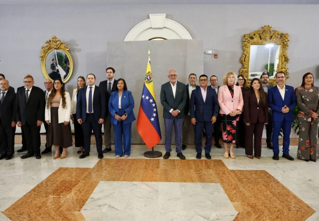 Acuerdan renovación del TSJ, rescate del oro y pacto petrolero al cierre del diálogo