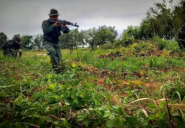 Sargento del Ejército pierde una pierna tras pisar mina antipersonal durante patrullaje fronterizo en el sur del Lago