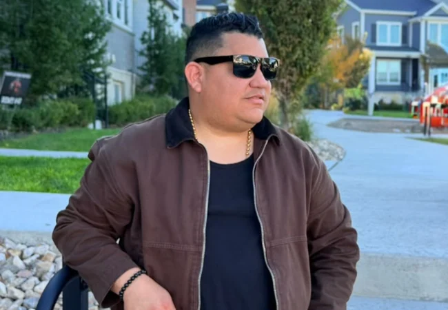 El cantante zuliano Hugo Daniel presenta su nueva versión del clásico vallenato "No me resignaré"