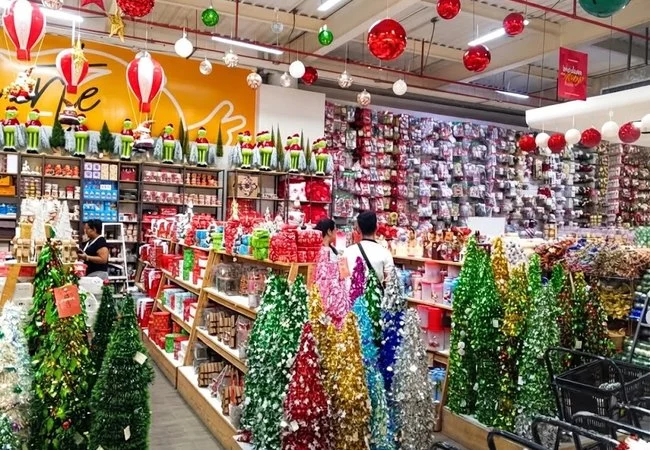Montar la Navidad este año "cuesta un ojo y parte de otro"