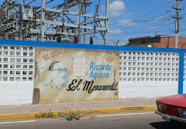 El sol y la lluvia lo desvanecieron: Urge hacerle un "cariñito" al mural de "El Monumental" Ricardo Aguirre en Veritas