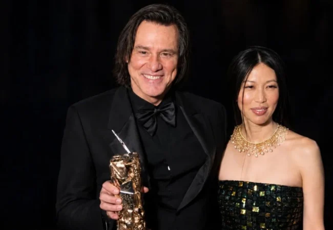 El actor Jim Carrey, de 64 años, se casó en secreto con su novia Min Ah en Los Ángeles