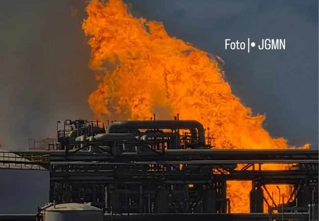 Incendio en el Complejo HDS de la Refinería Cardón moviliza a los cuerpos de seguridad en Falcón