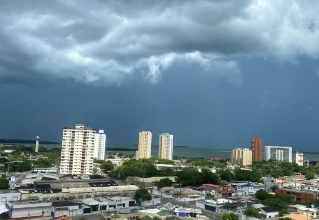 Un denso nubarrón encapota a Maracaibo y presagia fuertes lluvias