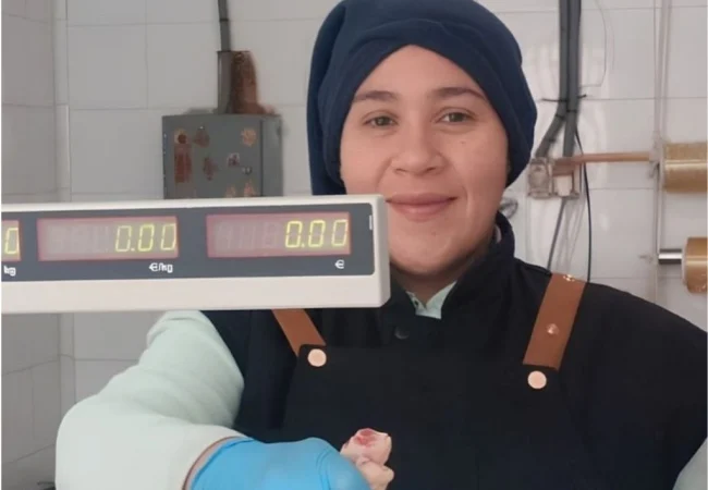 Zuliana revive la única carnicería de un pueblo de Cuenca, España