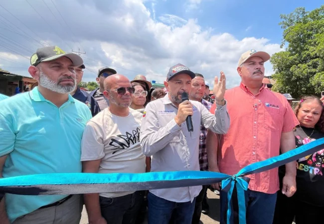 Gobernador Luis Caldera y alcalde Héctor Soto rehabilitan viabilidad en la parroquia el Bajo de San Francisco