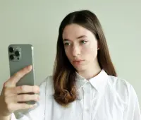 Por qué te piden DNI y selfie al abrir una cuenta desde el celular